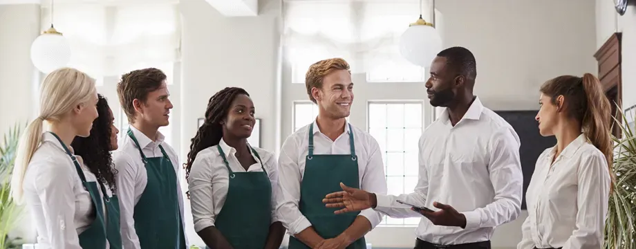 Your Blueprint to Running a Pre-Shift Meeting with Your Restaurant Staff