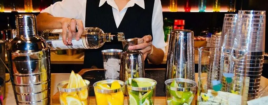 12 Well Drinks To Add to Your Bar Menu in 2025