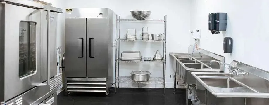 The Top Must-Have Items on Your Commercial Kitchen Equipment List