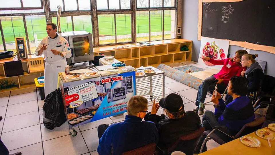 Our food service containers are perfect option for prepared cold salads, soups leftovers and more!