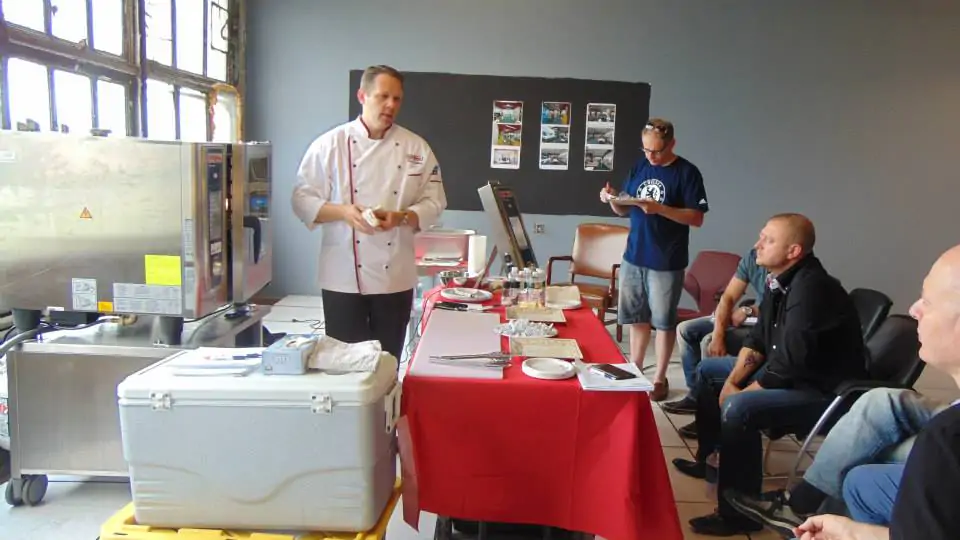 Create the ideal setup for your upcoming event with the diversity of our catering disposables!