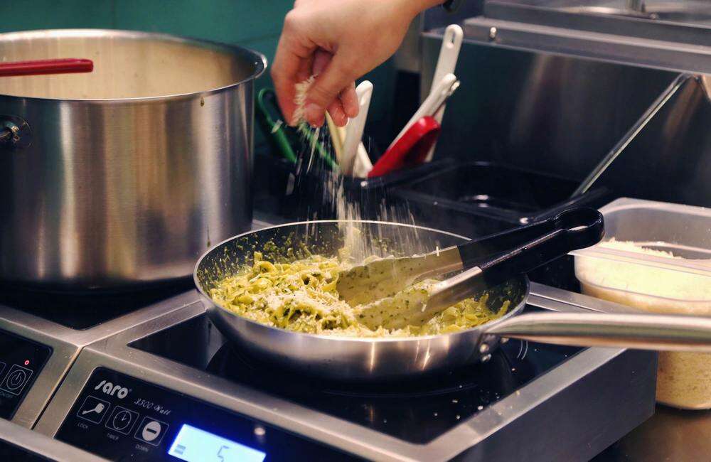 portable induction cooktop