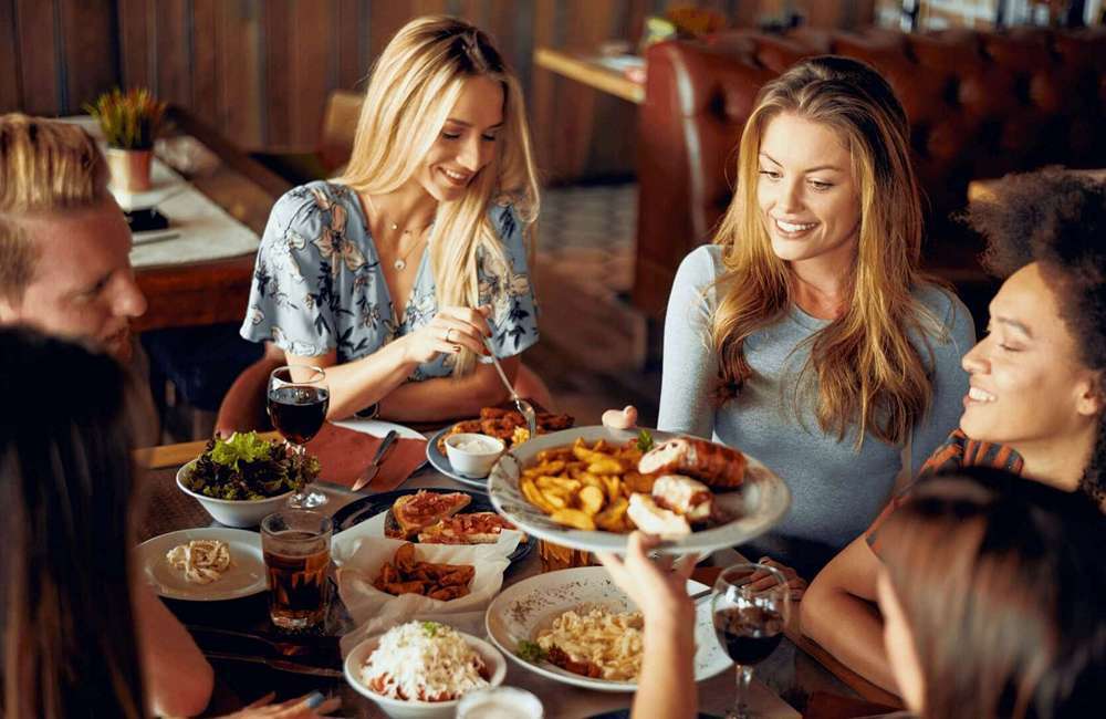 restaurant with people