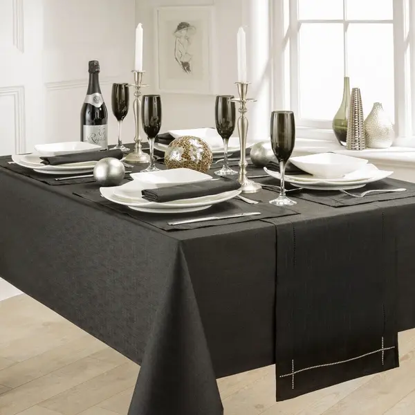 289895, 82x82-Inch 3-Ply Black Tablecover, 25/CS