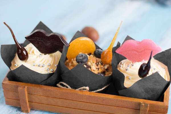 PacknWood 210CPST1N, 1. 25-Oz Tulip Paper Baking Cups, Black 1200/CS